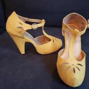 Modcloth Vintage Yellow Heels US7